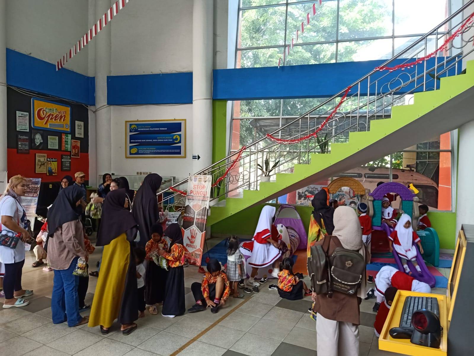Kunjungan Masyarakat Ke Perpustakaan